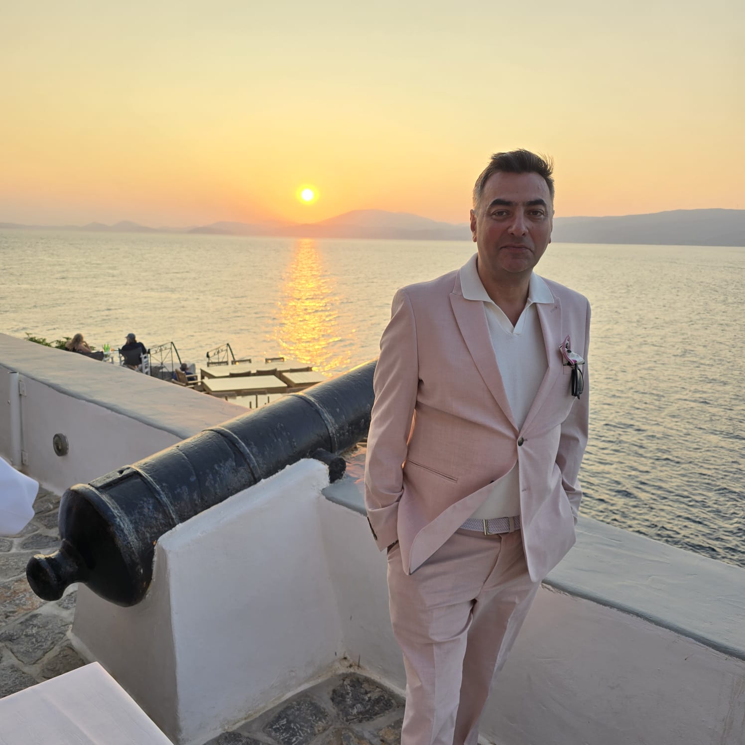 The War Correspondent on Holiday